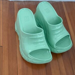 Givenchy Marshmallow Slides sz 39-Never worn